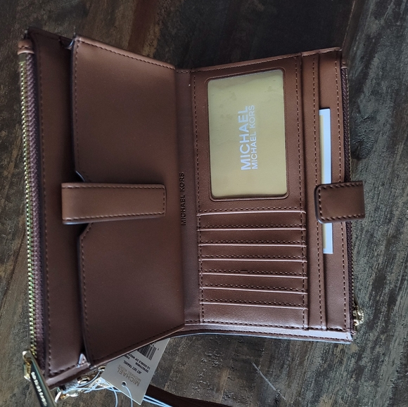 💥NEW! Michael Kors Wristlet - Picture 5 of 10